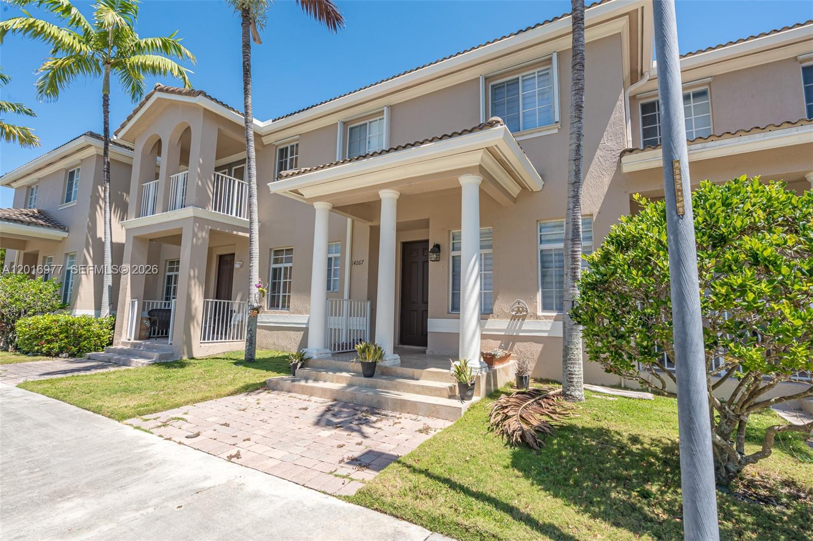 MANDARIN LAKES - Residential