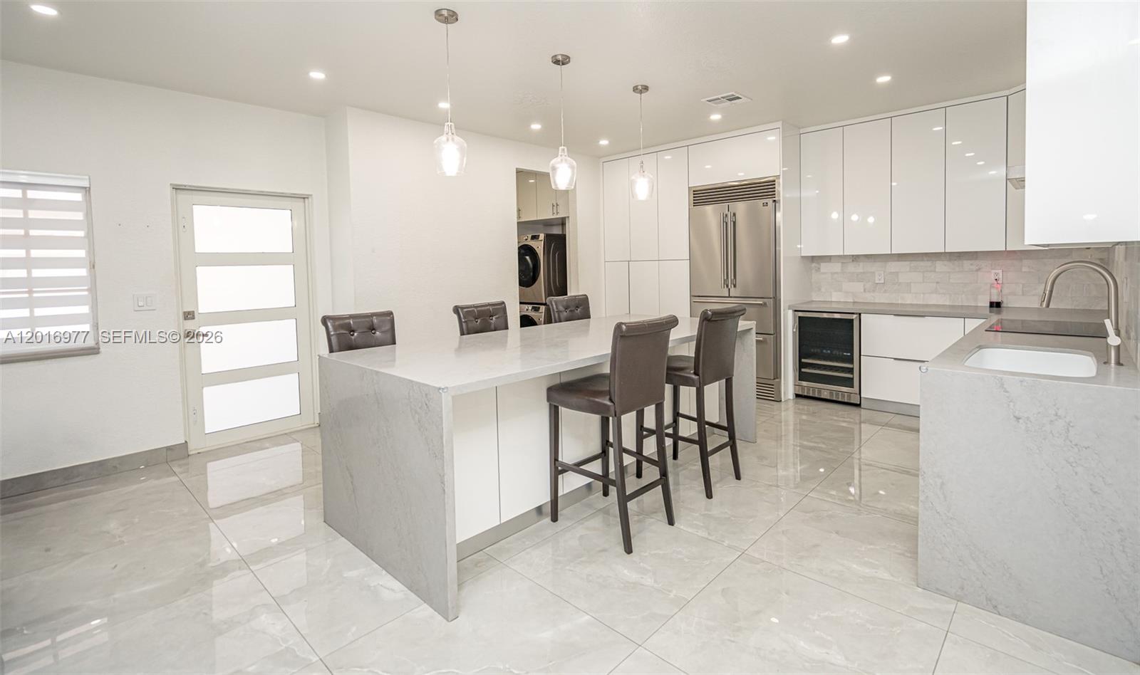 MANDARIN LAKES - Residential