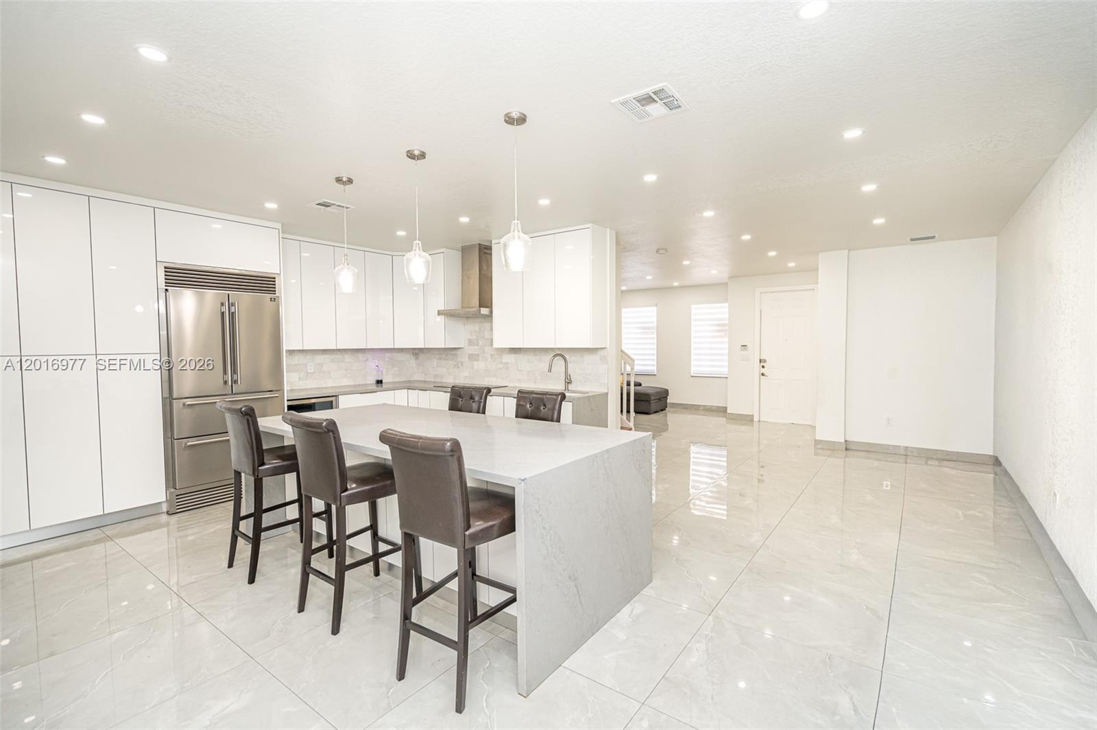 MANDARIN LAKES - Residential