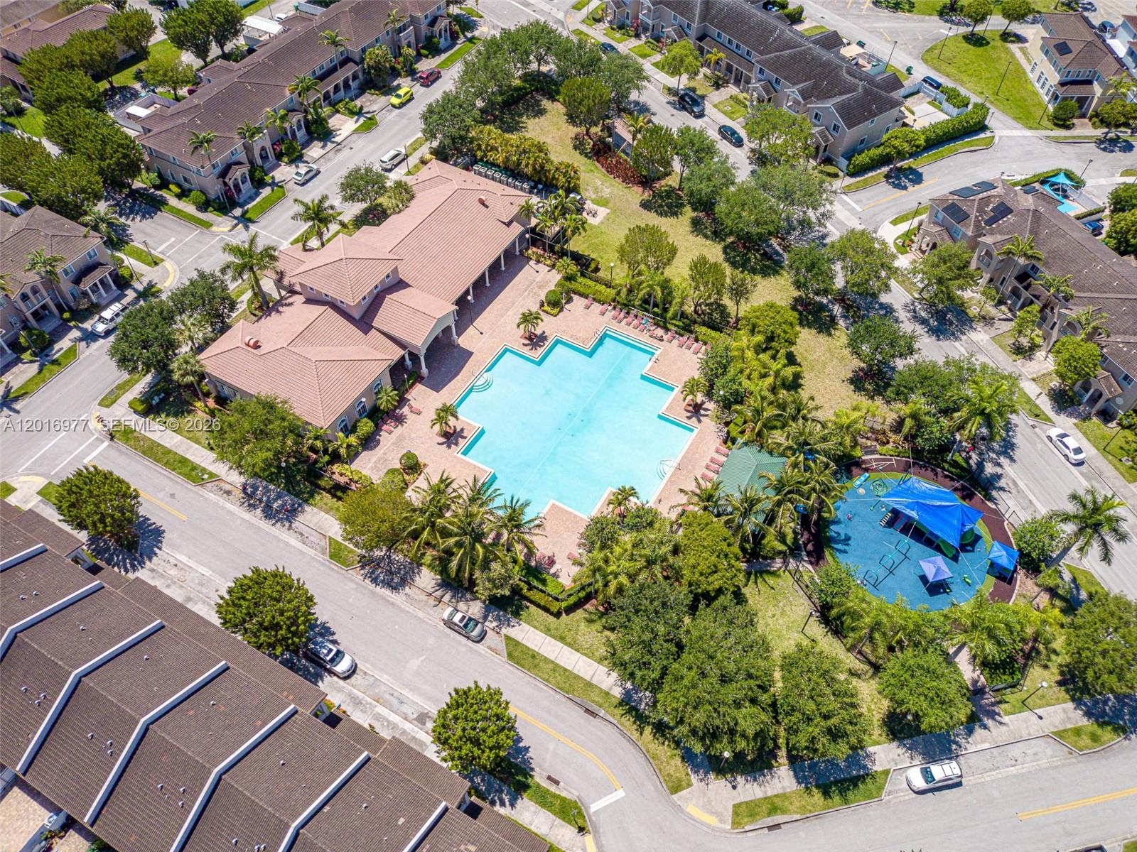 MANDARIN LAKES - Residential