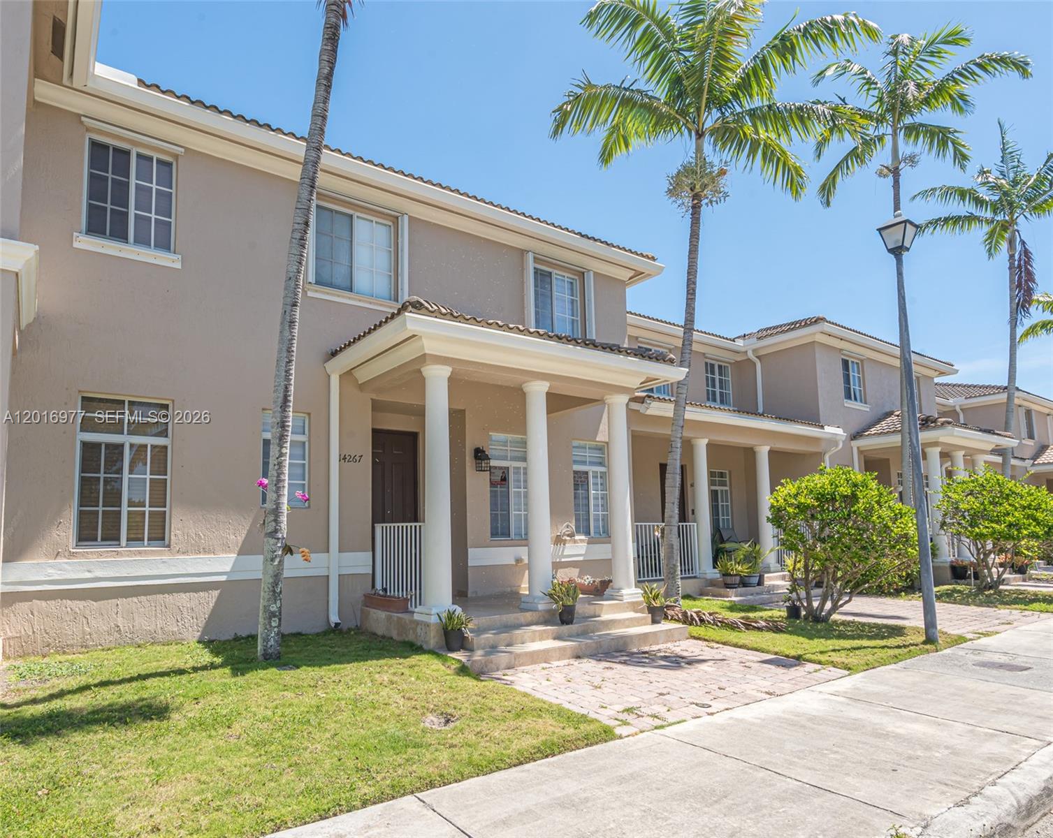 MANDARIN LAKES - Residential