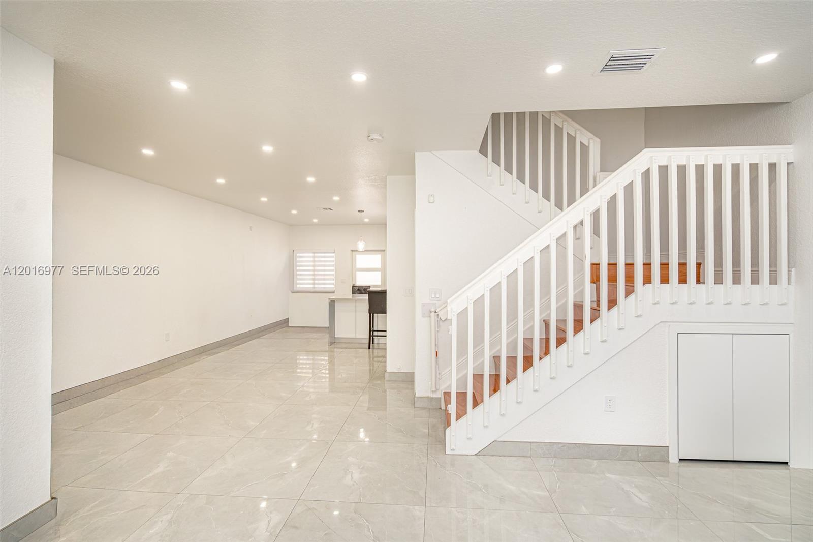 MANDARIN LAKES - Residential