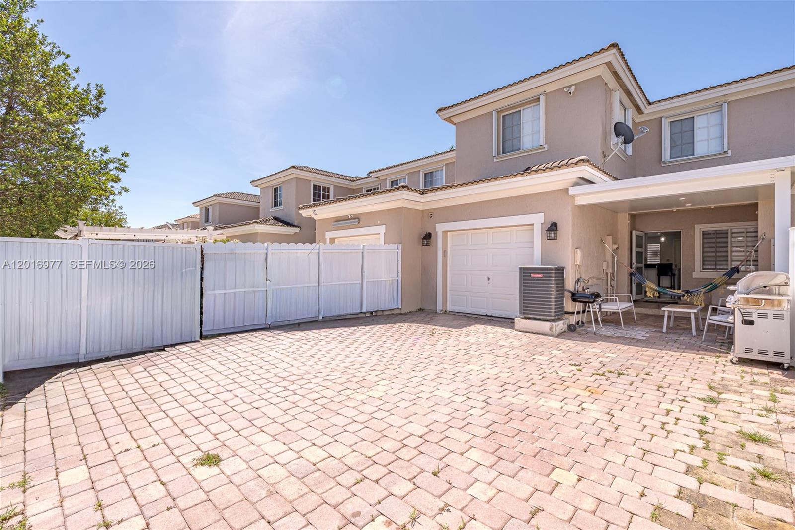 MANDARIN LAKES - Residential