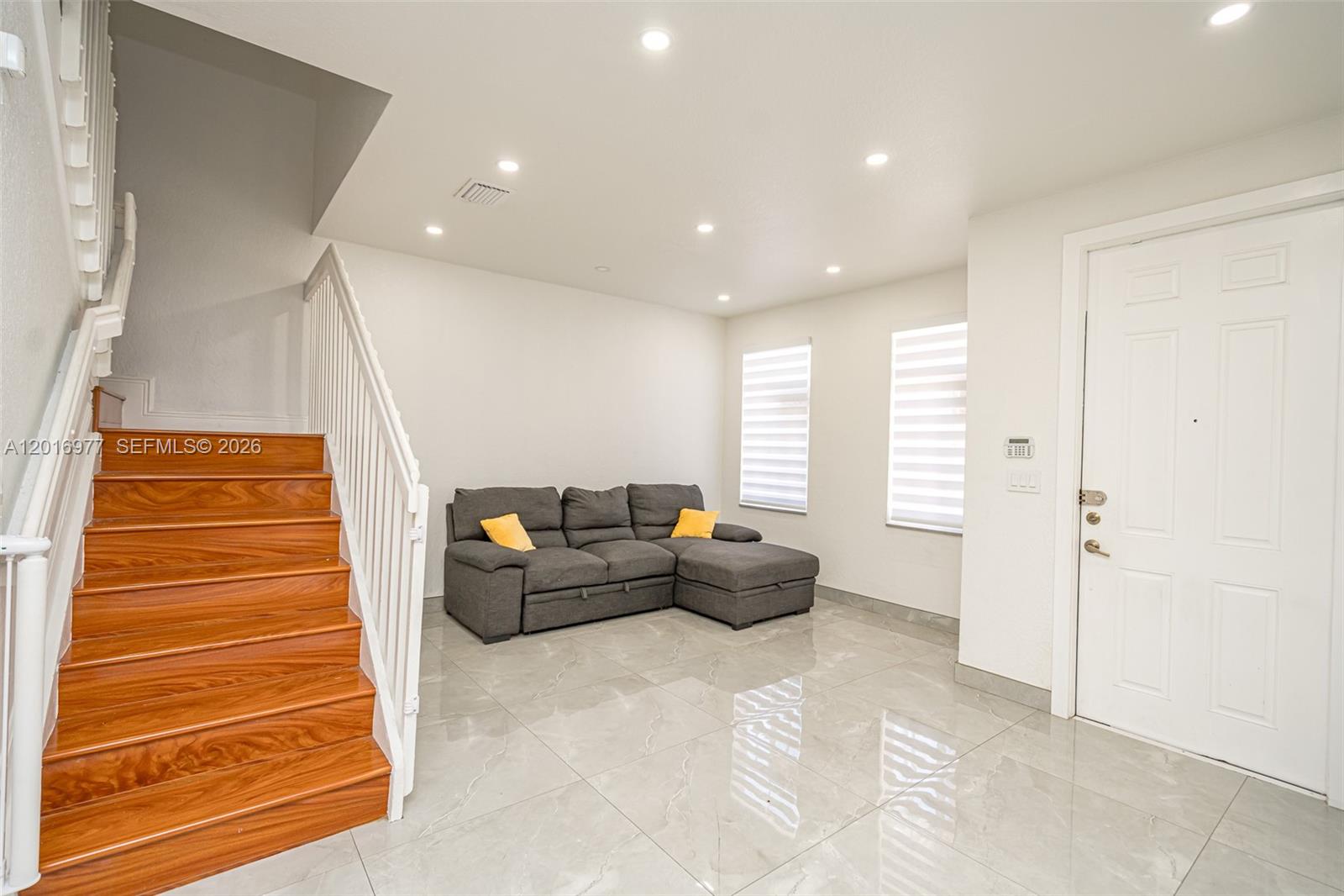 MANDARIN LAKES - Residential