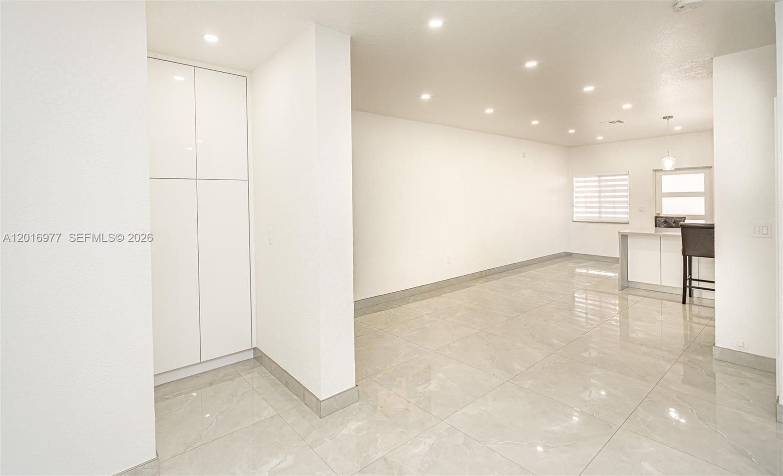 MANDARIN LAKES - Residential
