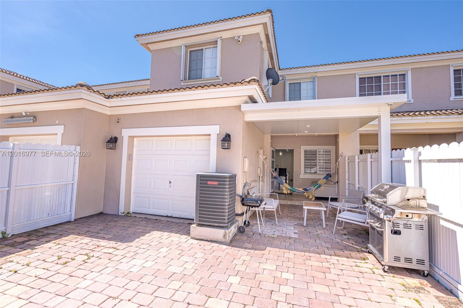 MANDARIN LAKES - Residential