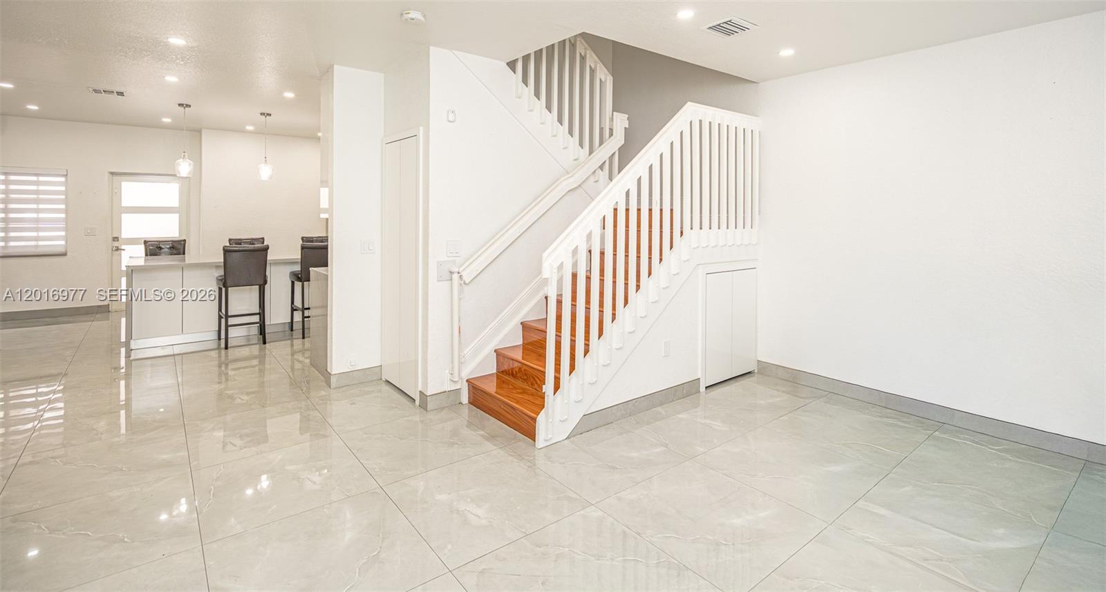MANDARIN LAKES - Residential