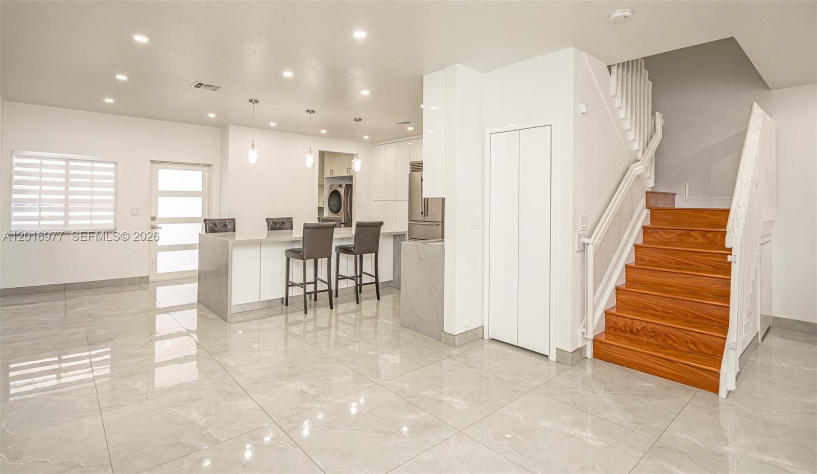 MANDARIN LAKES - Residential
