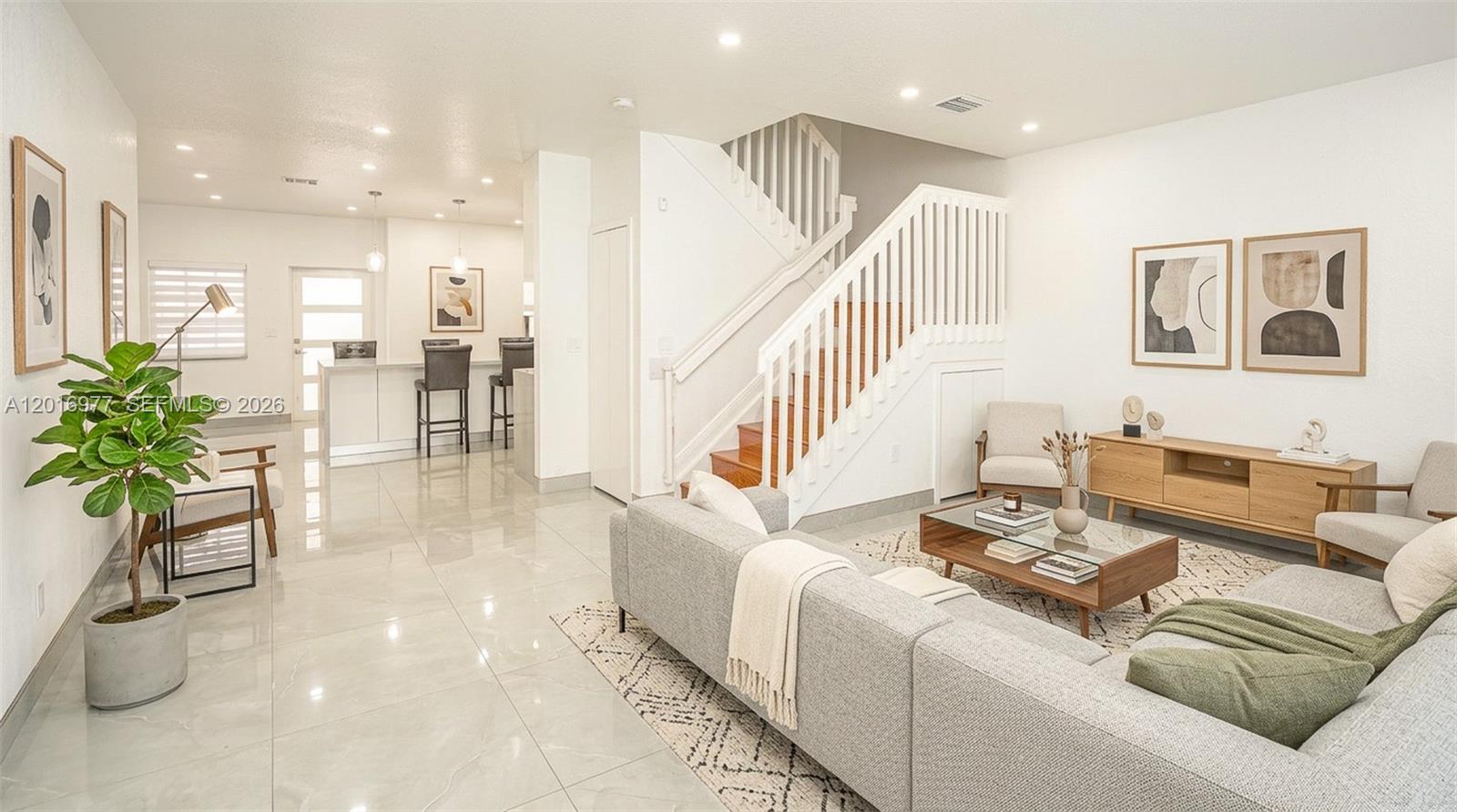 MANDARIN LAKES - Residential