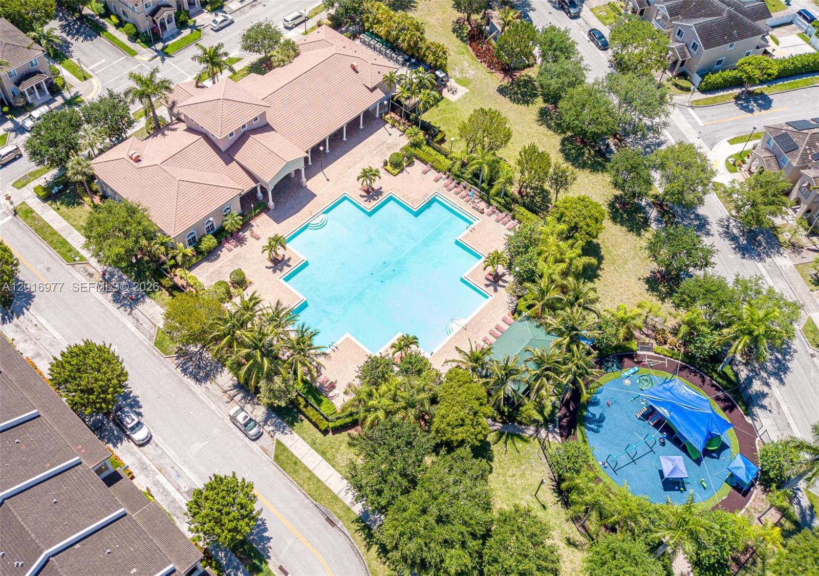MANDARIN LAKES - Residential