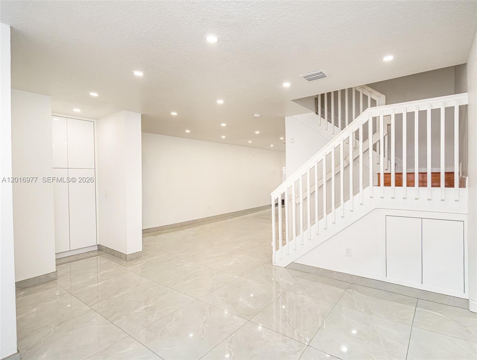 MANDARIN LAKES - Residential