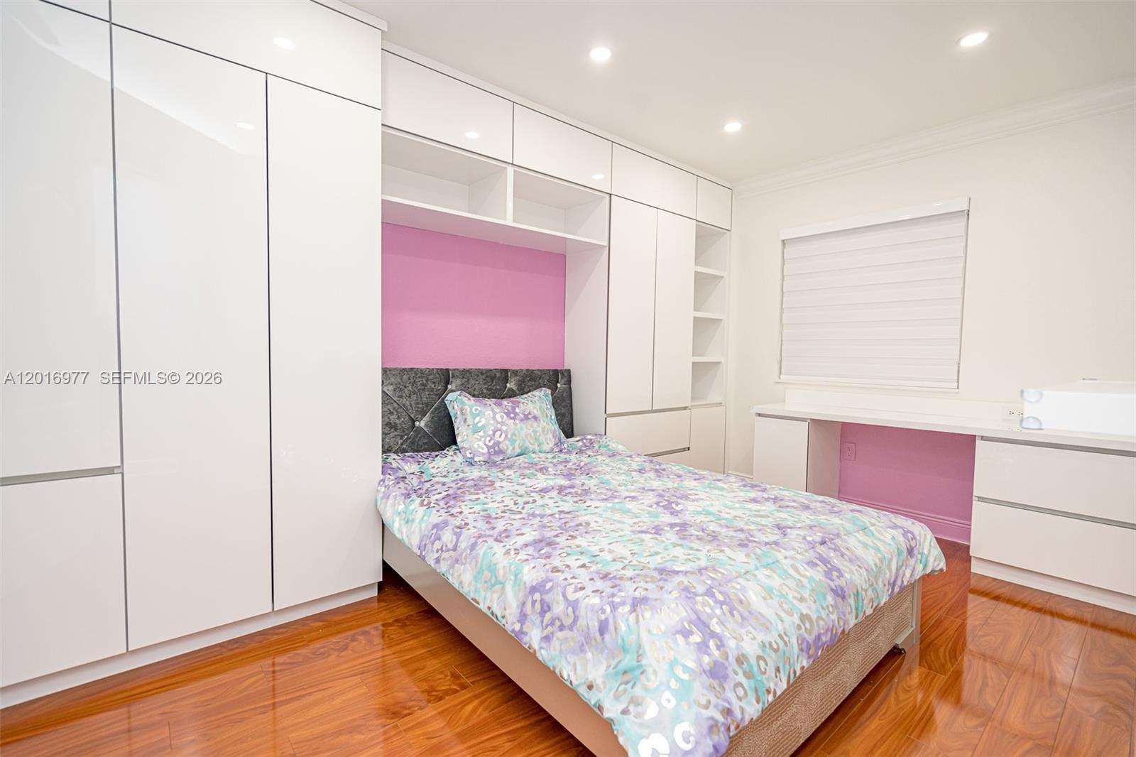 MANDARIN LAKES - Residential