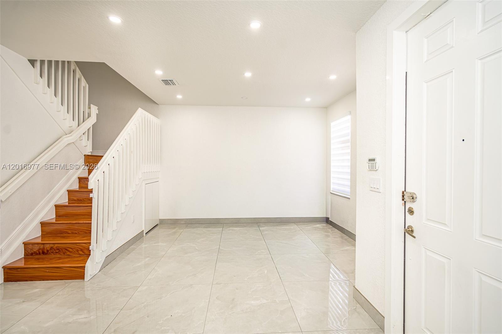 MANDARIN LAKES - Residential