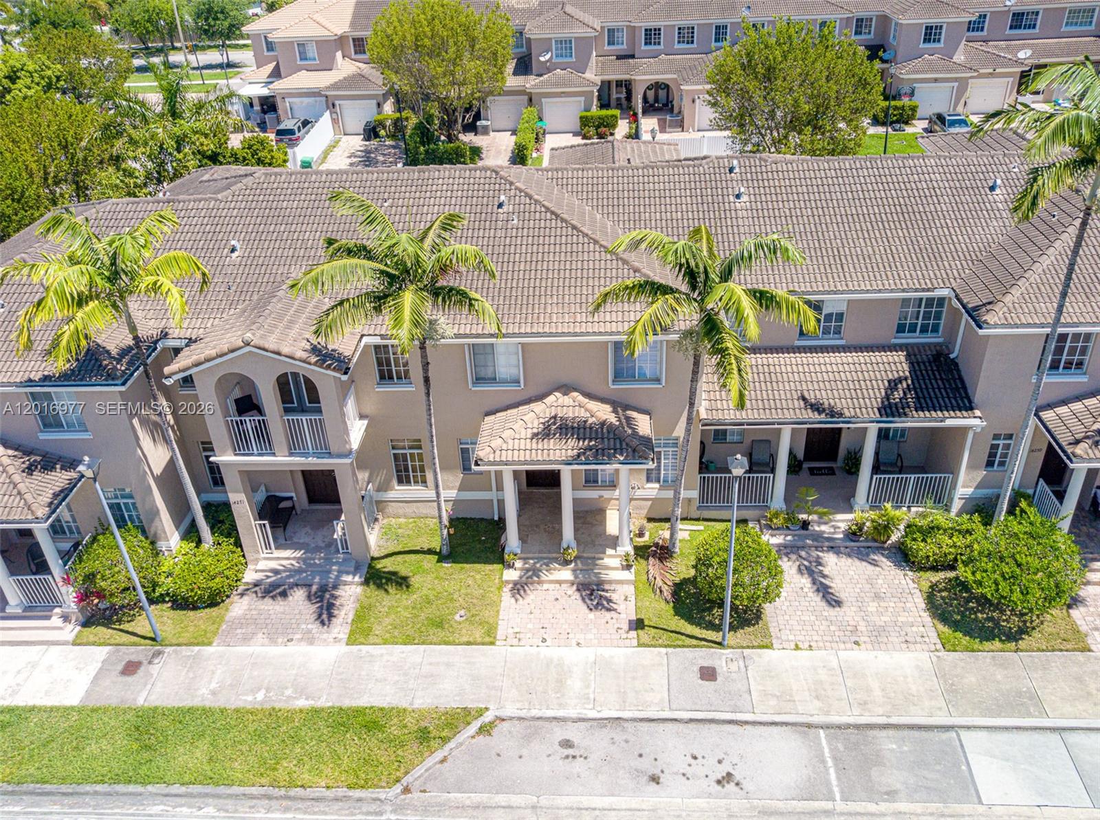 MANDARIN LAKES - Residential