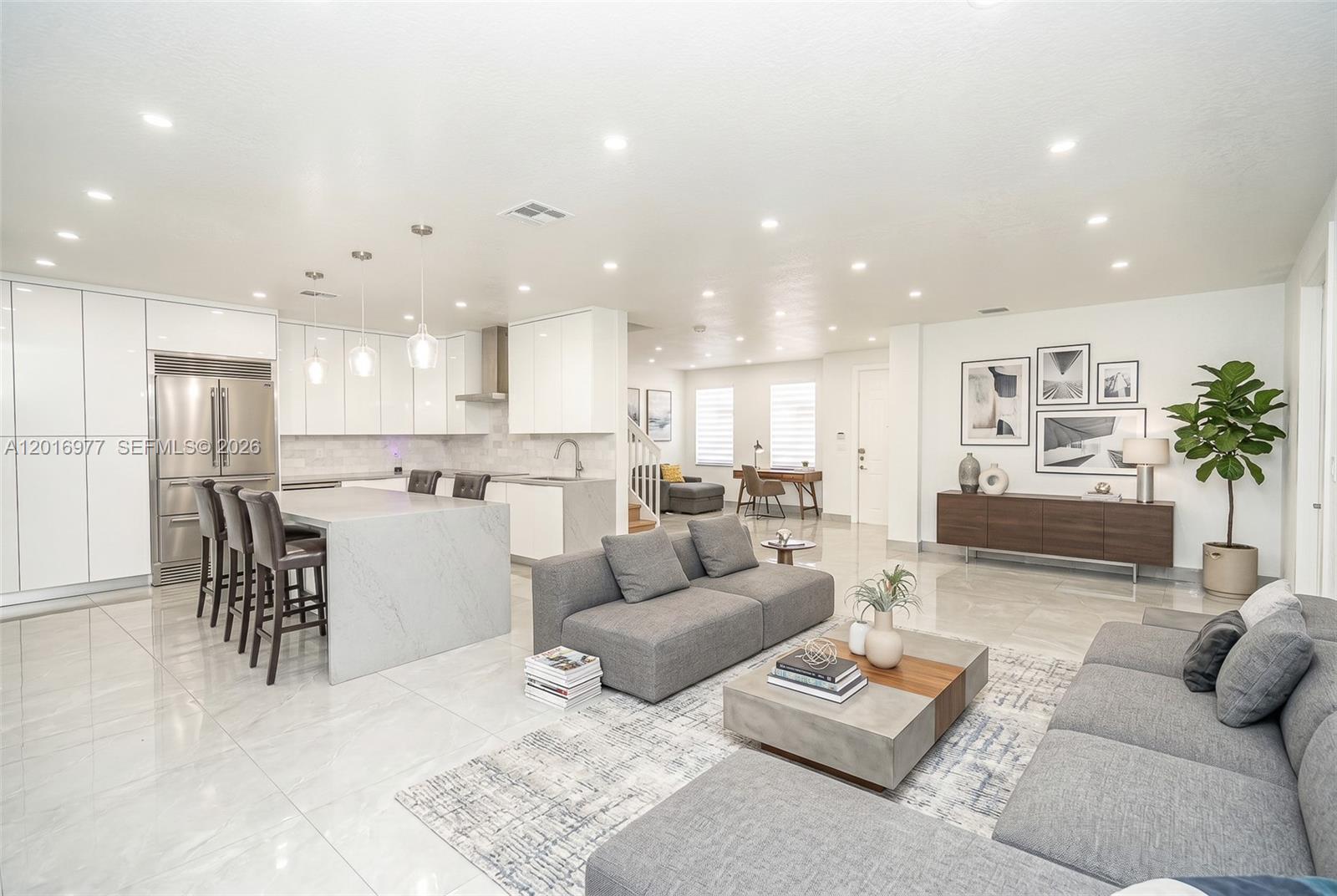 MANDARIN LAKES - Residential