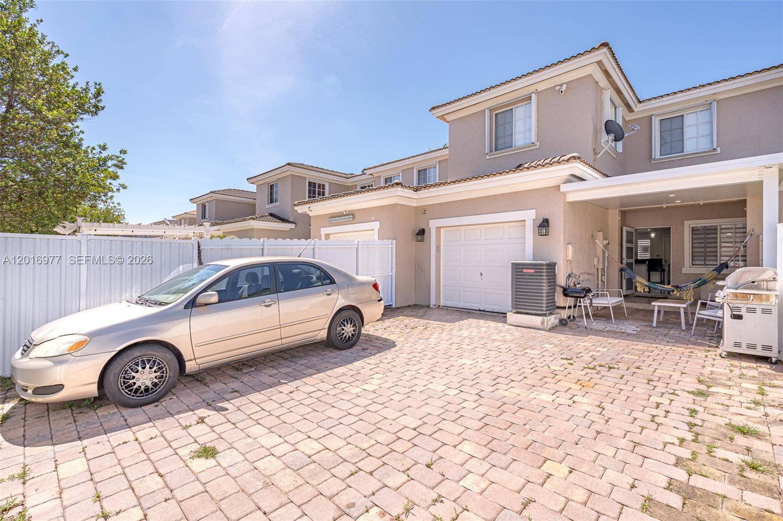 MANDARIN LAKES - Residential