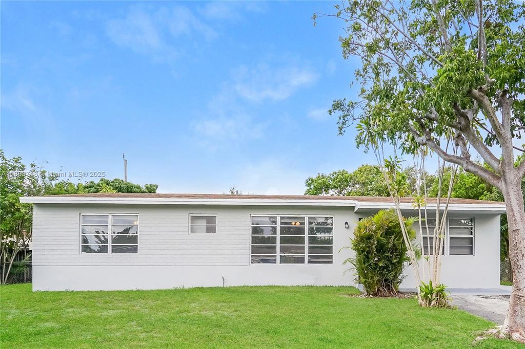 Photo of 2664 SW 6th Ct, Fort Lauderdale, FL 33312 (MLS # A11863748)