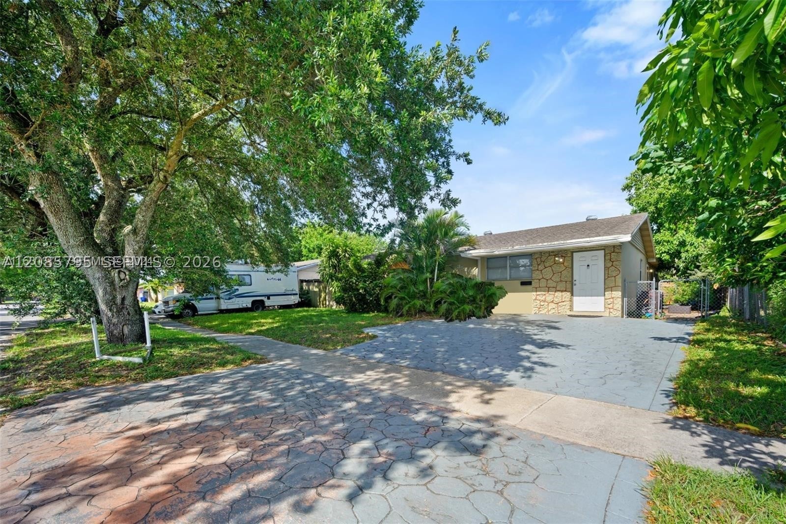 3530 N 65th Ave