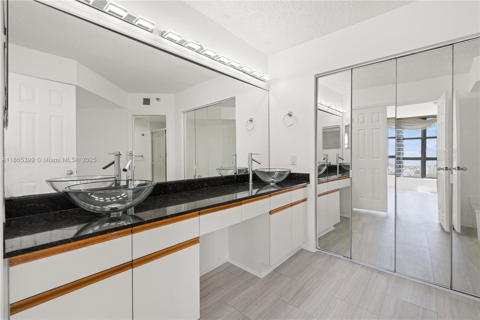 MYSTIC POINTE TOWER 500 C - Residential