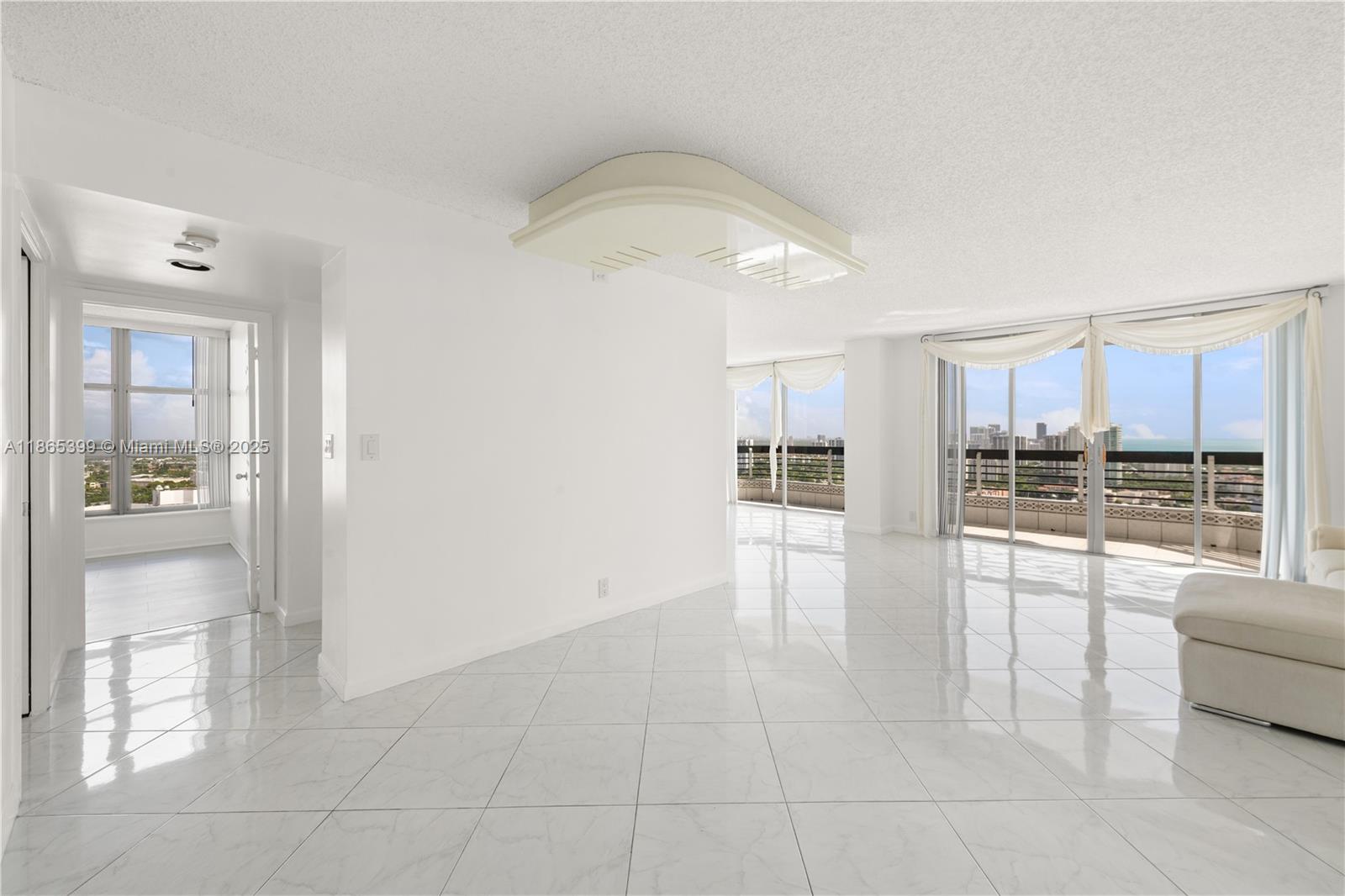 MYSTIC POINTE TOWER 500 C - Residential