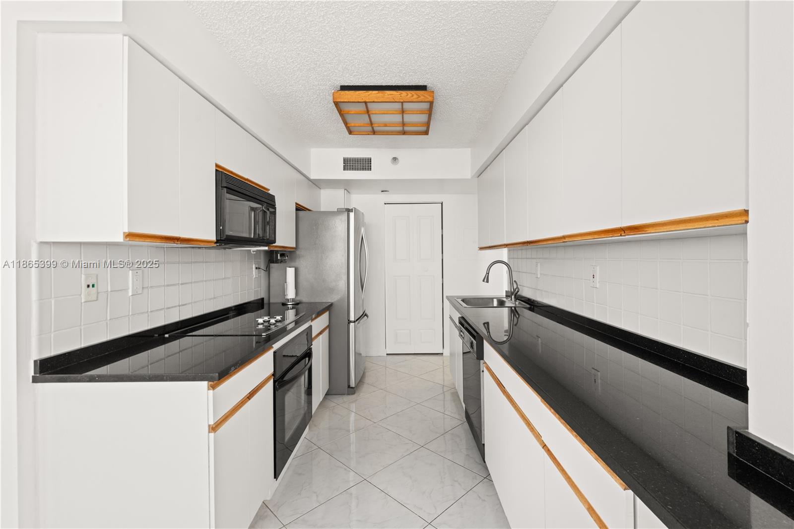 MYSTIC POINTE TOWER 500 C - Residential