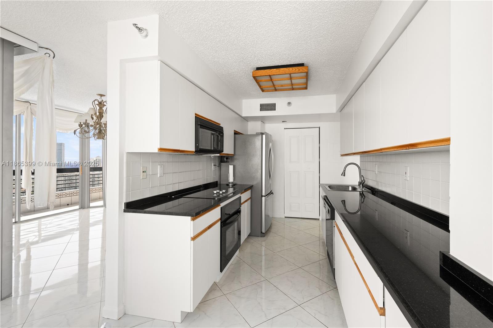 MYSTIC POINTE TOWER 500 C - Residential