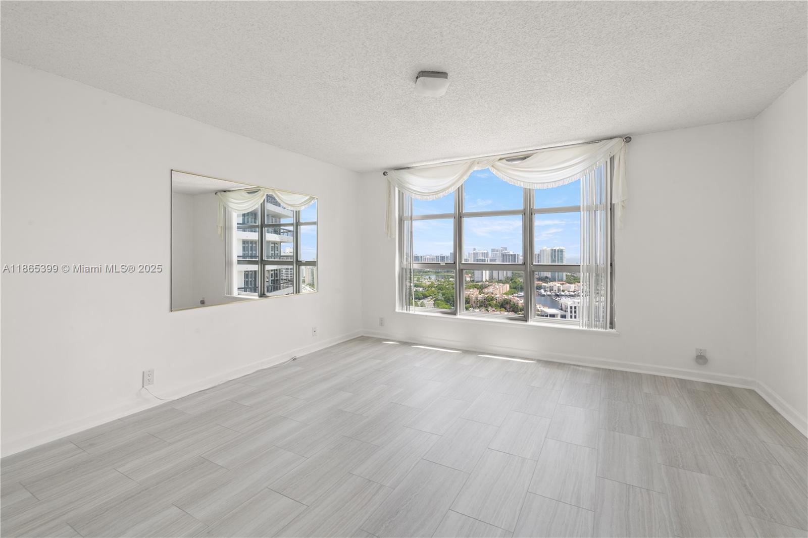 MYSTIC POINTE TOWER 500 C - Residential