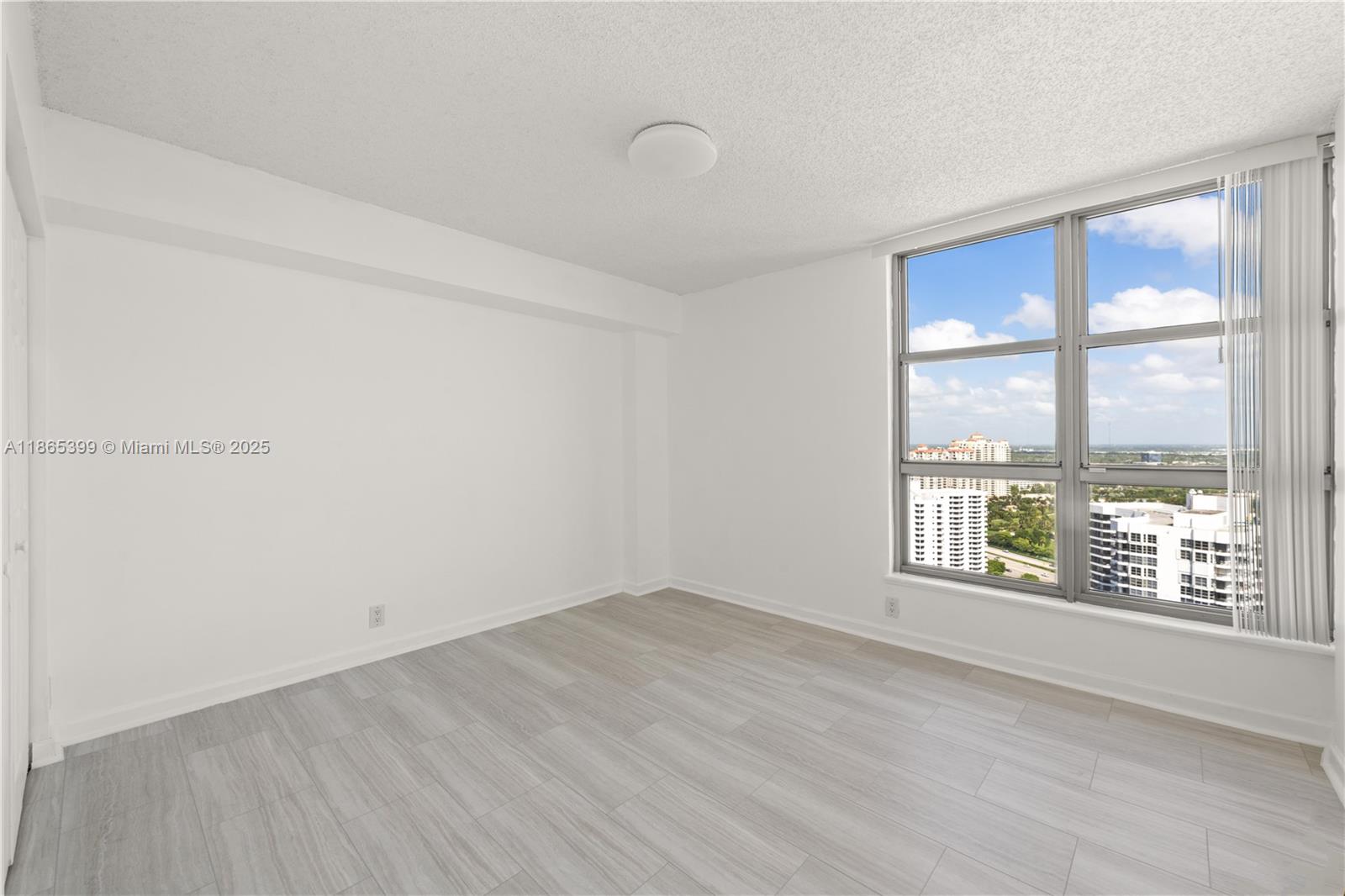 MYSTIC POINTE TOWER 500 C - Residential