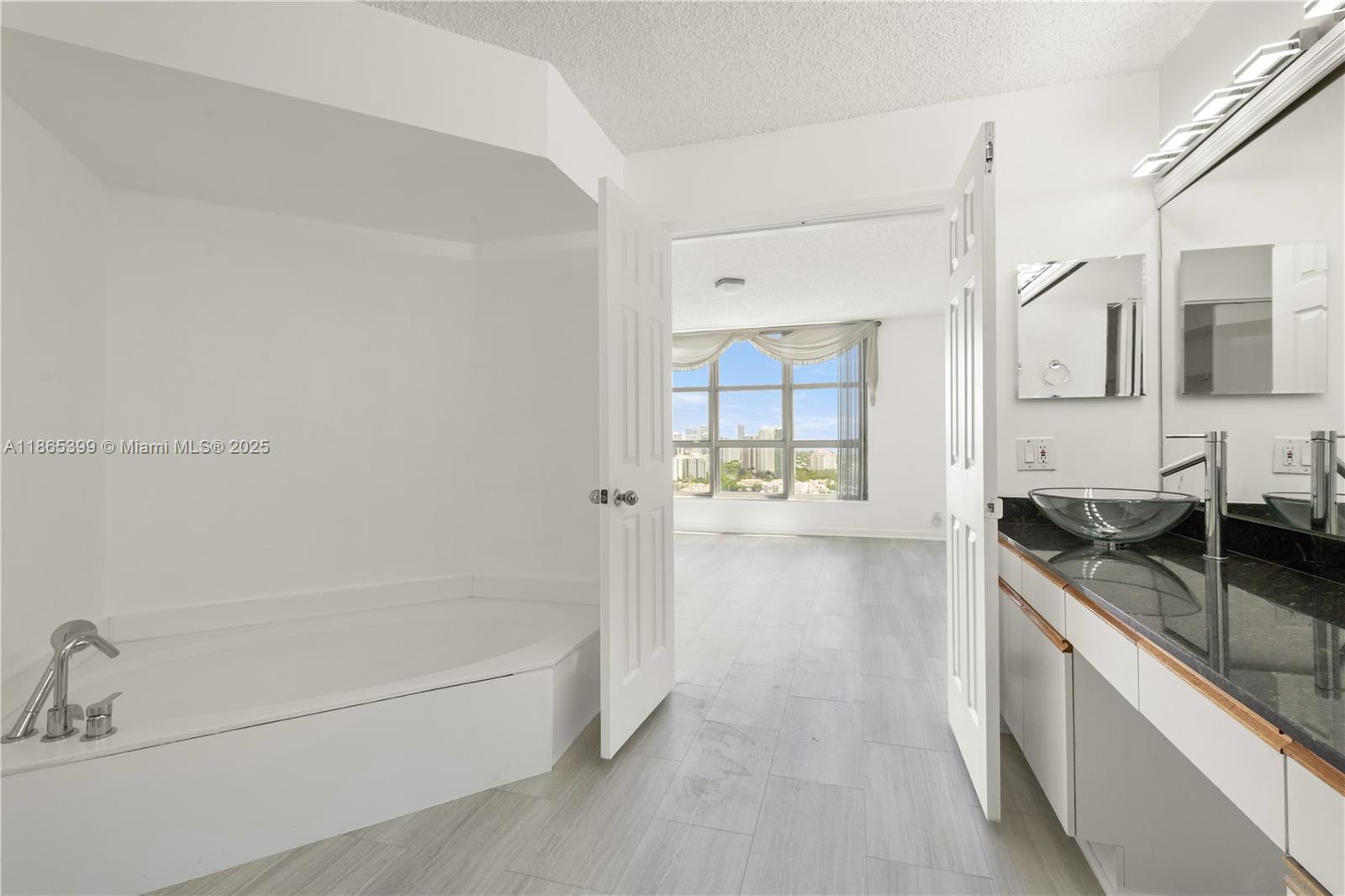 MYSTIC POINTE TOWER 500 C - Residential