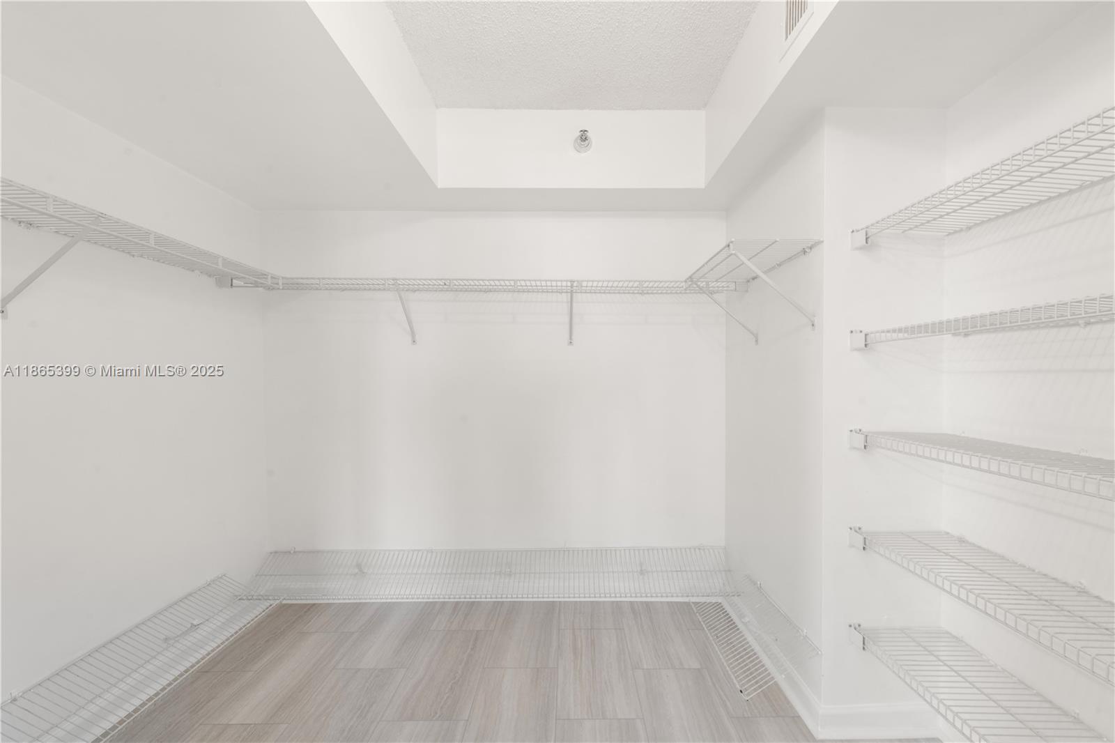 MYSTIC POINTE TOWER 500 C - Residential