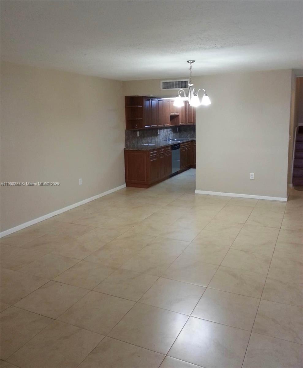 KENDALL CENTER - Residential Lease