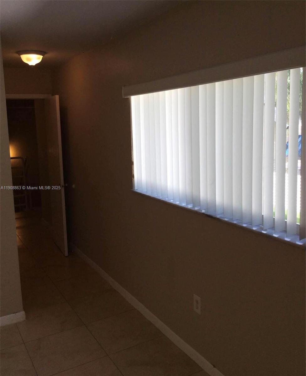 KENDALL CENTER - Residential Lease