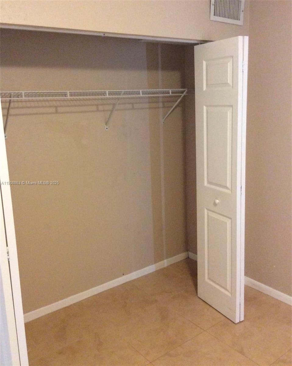 KENDALL CENTER - Residential Lease