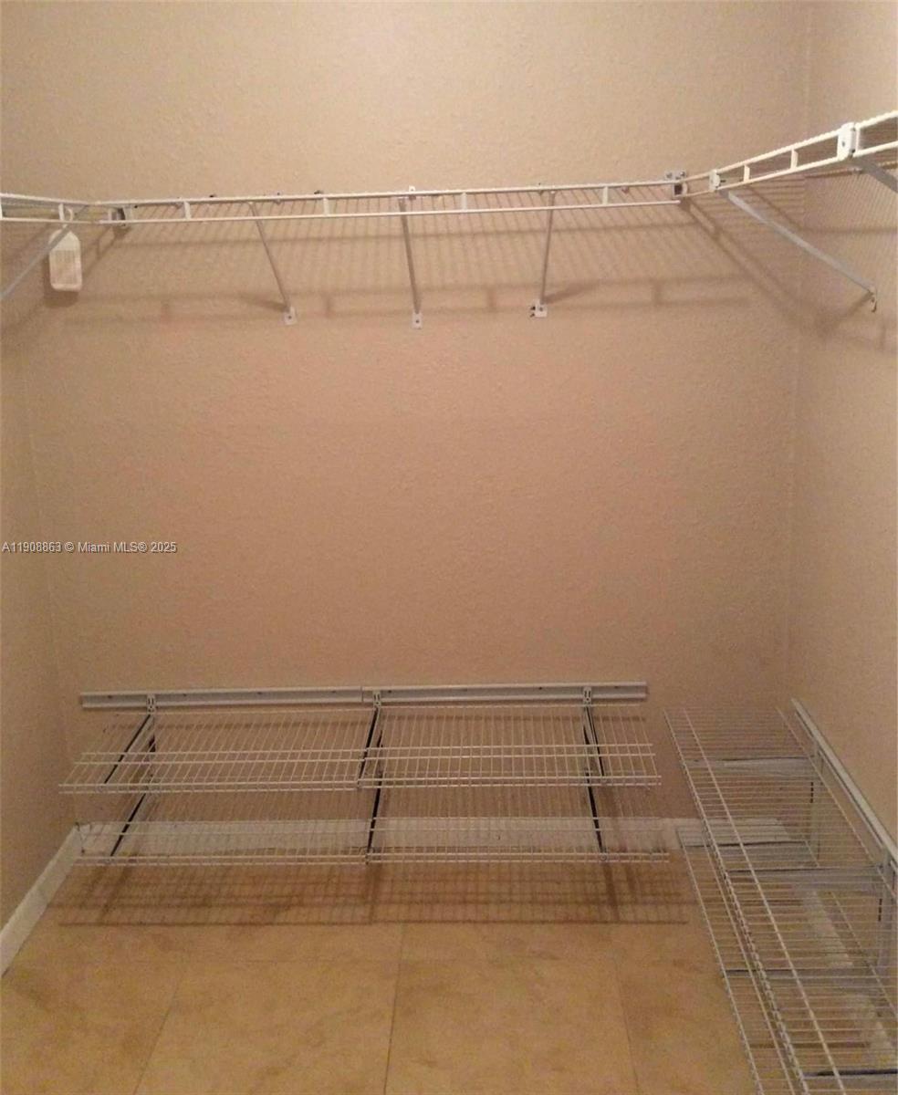 KENDALL CENTER - Residential Lease