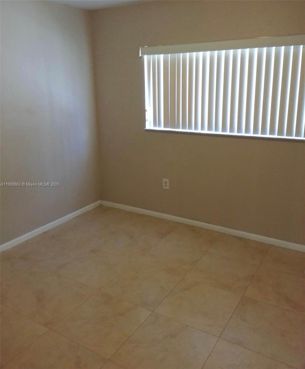 KENDALL CENTER - Residential Lease