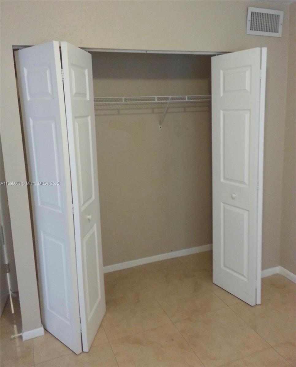 KENDALL CENTER - Residential Lease