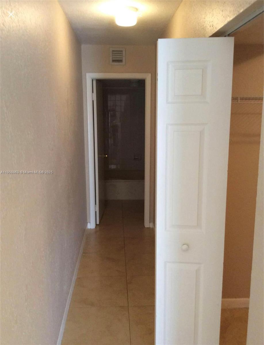 KENDALL CENTER - Residential Lease