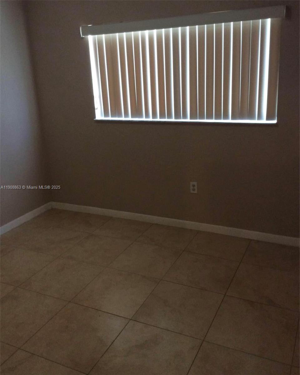 KENDALL CENTER - Residential Lease