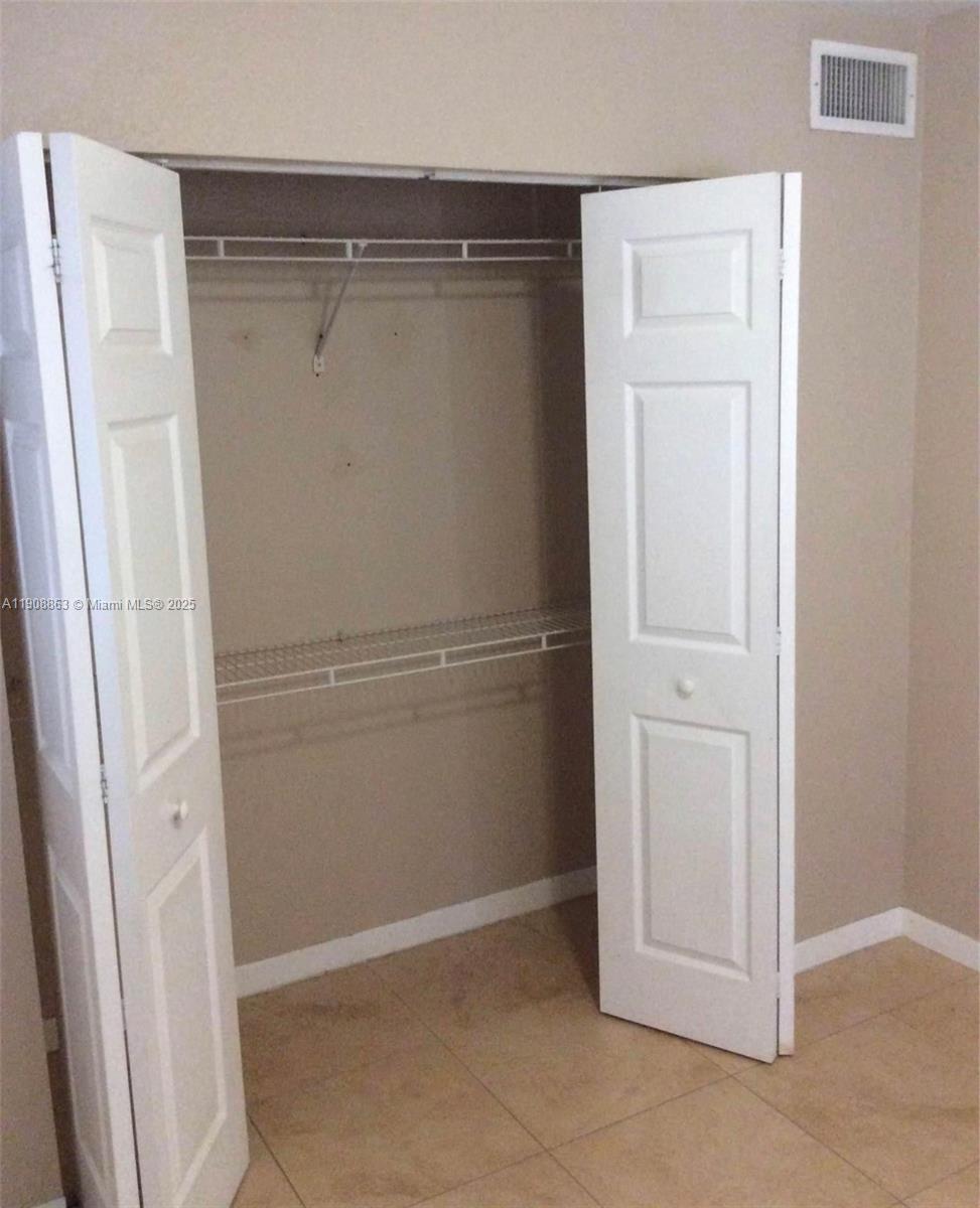 KENDALL CENTER - Residential Lease