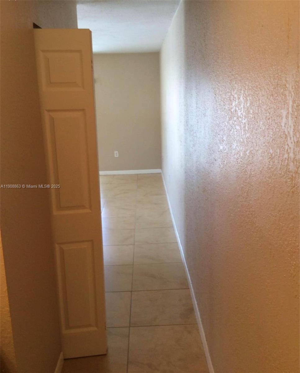 KENDALL CENTER - Residential Lease