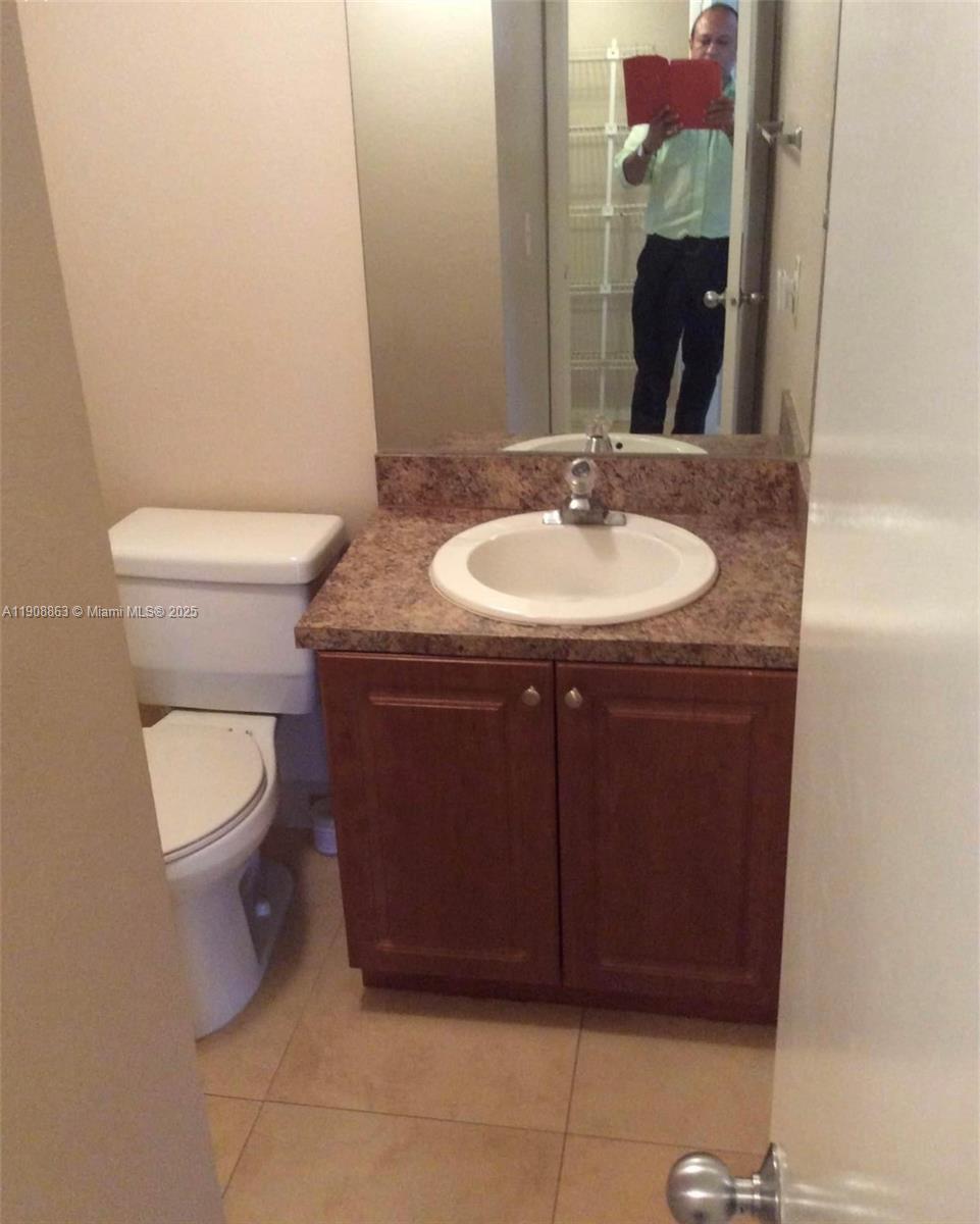 KENDALL CENTER - Residential Lease