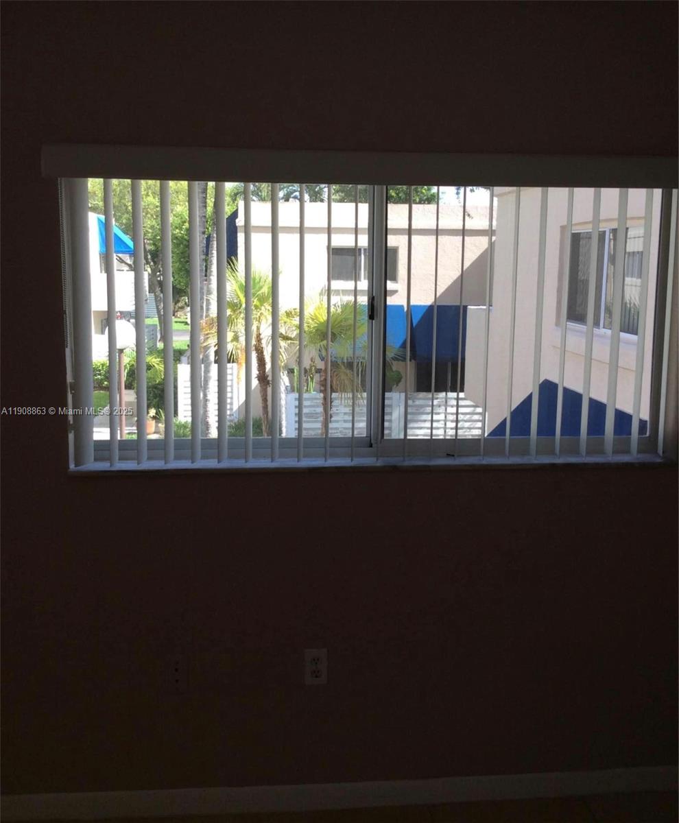 KENDALL CENTER - Residential Lease