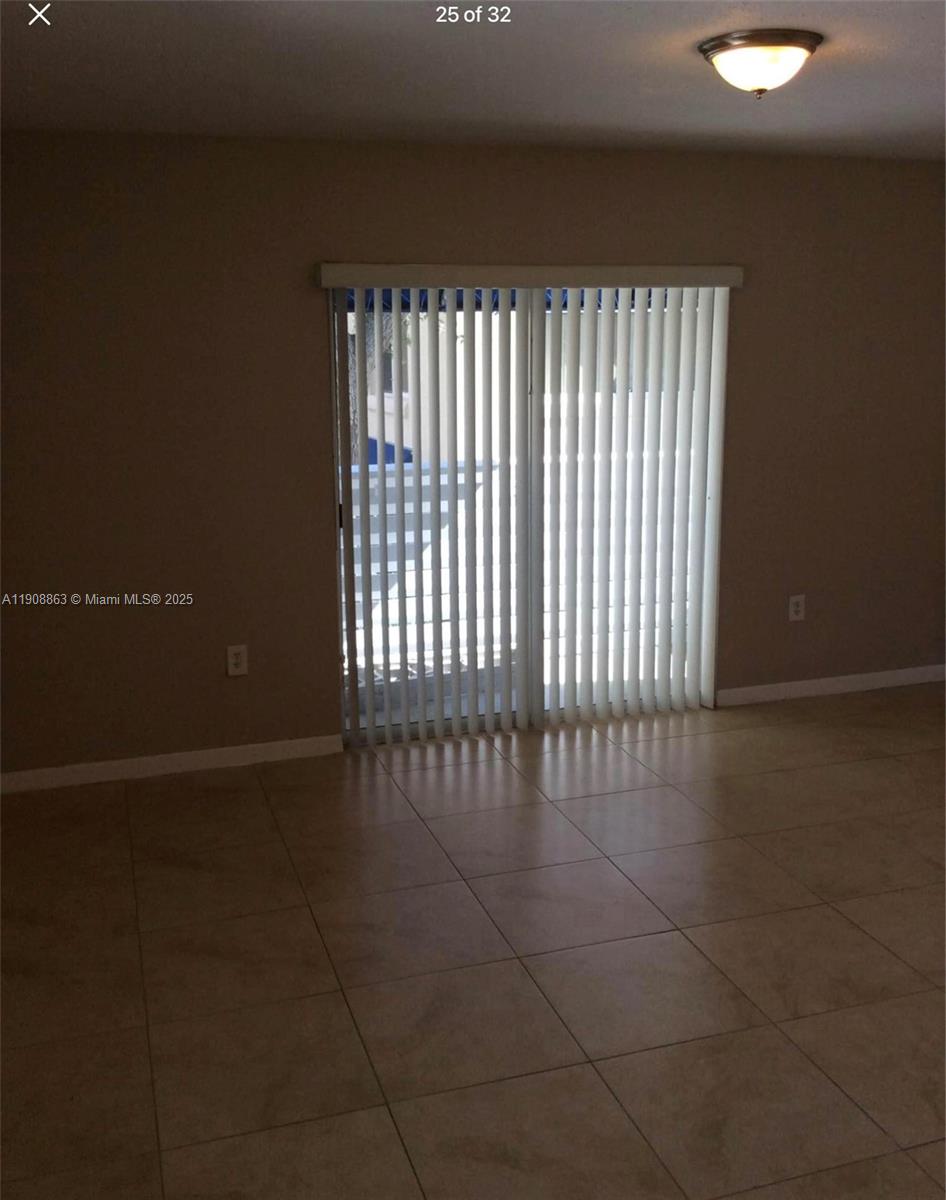 KENDALL CENTER - Residential Lease