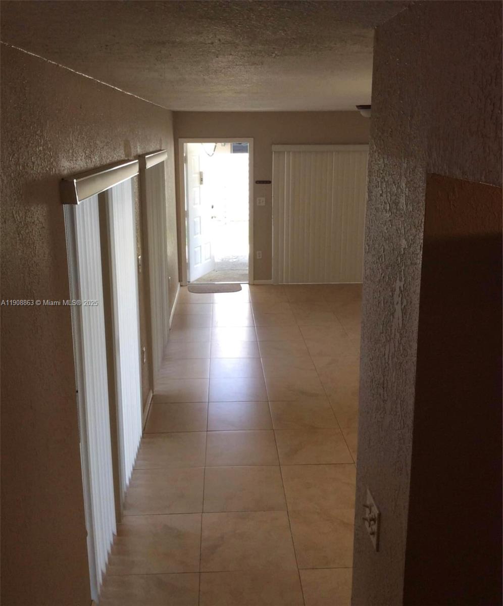 KENDALL CENTER - Residential Lease