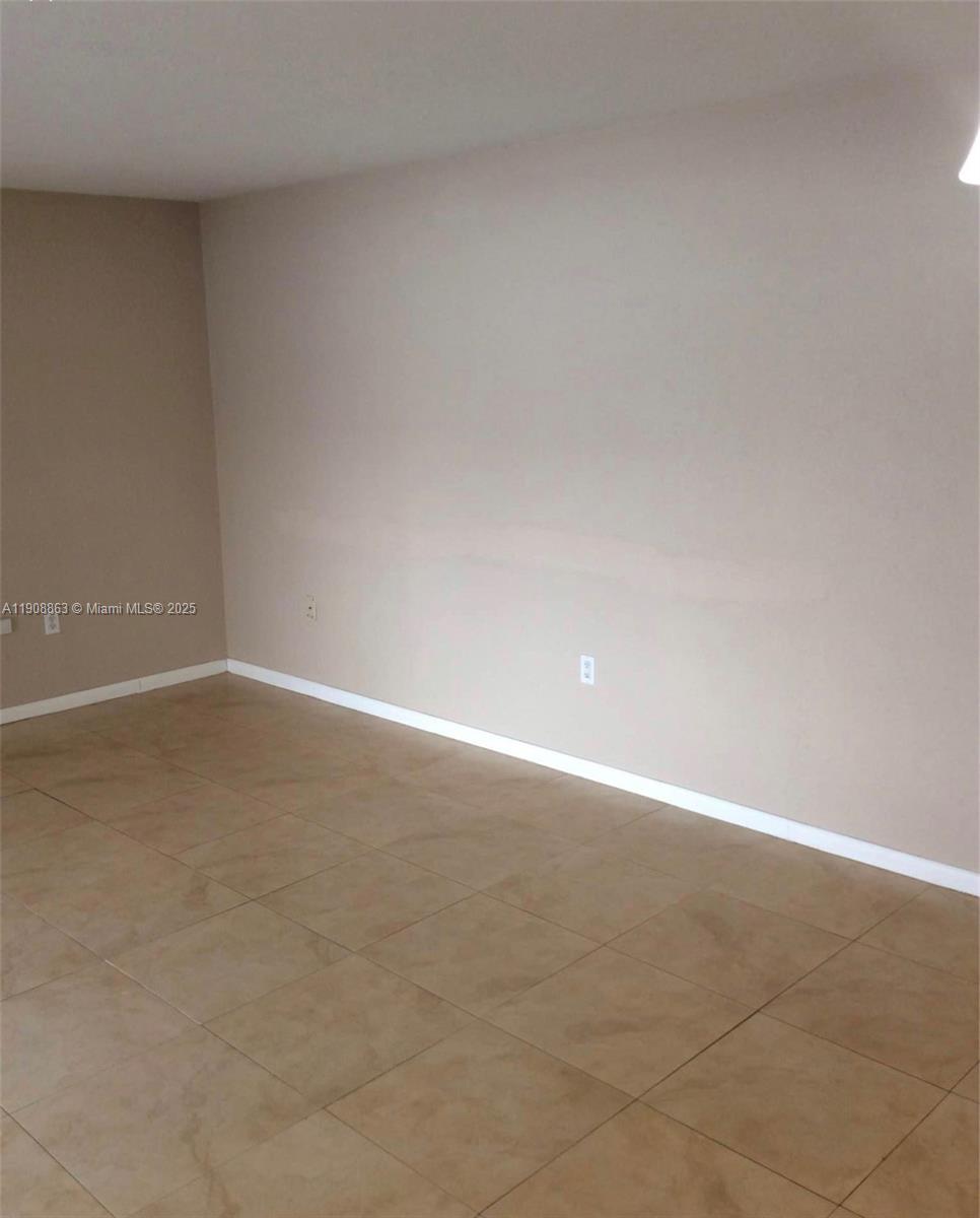 KENDALL CENTER - Residential Lease