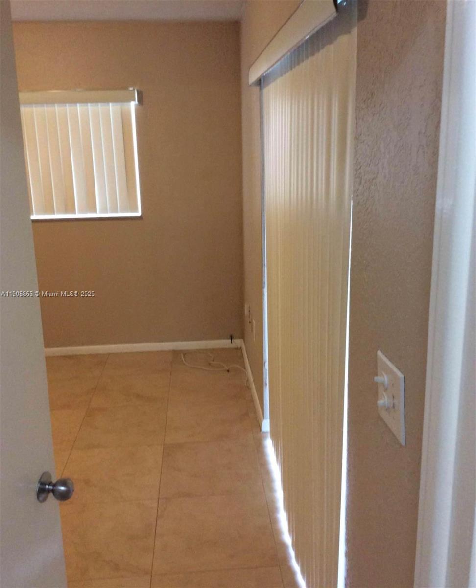 KENDALL CENTER - Residential Lease