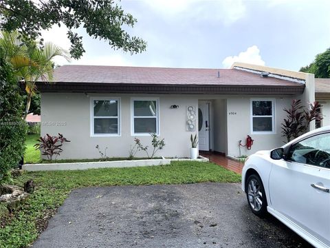 Photo of 4904 SW 139th Ct, Miami, FL 33175 (MLS # A11889095)