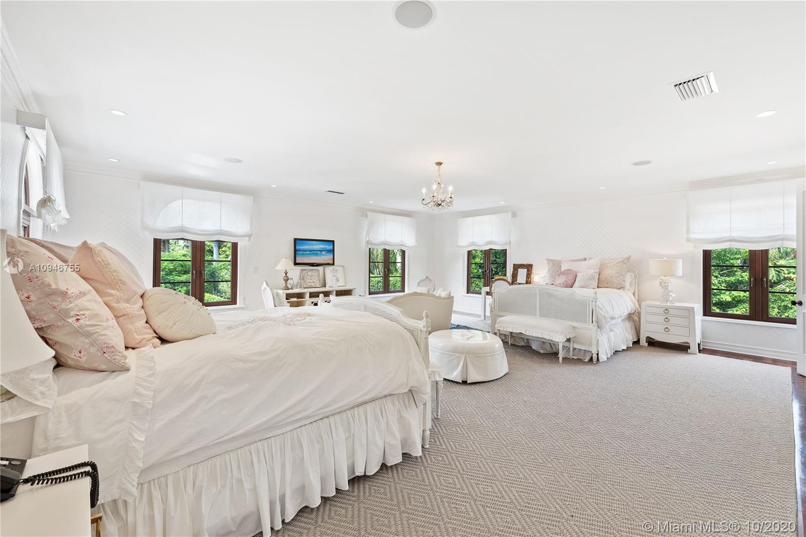 INDIAN CREEK GOLF CLUB IS - Residential