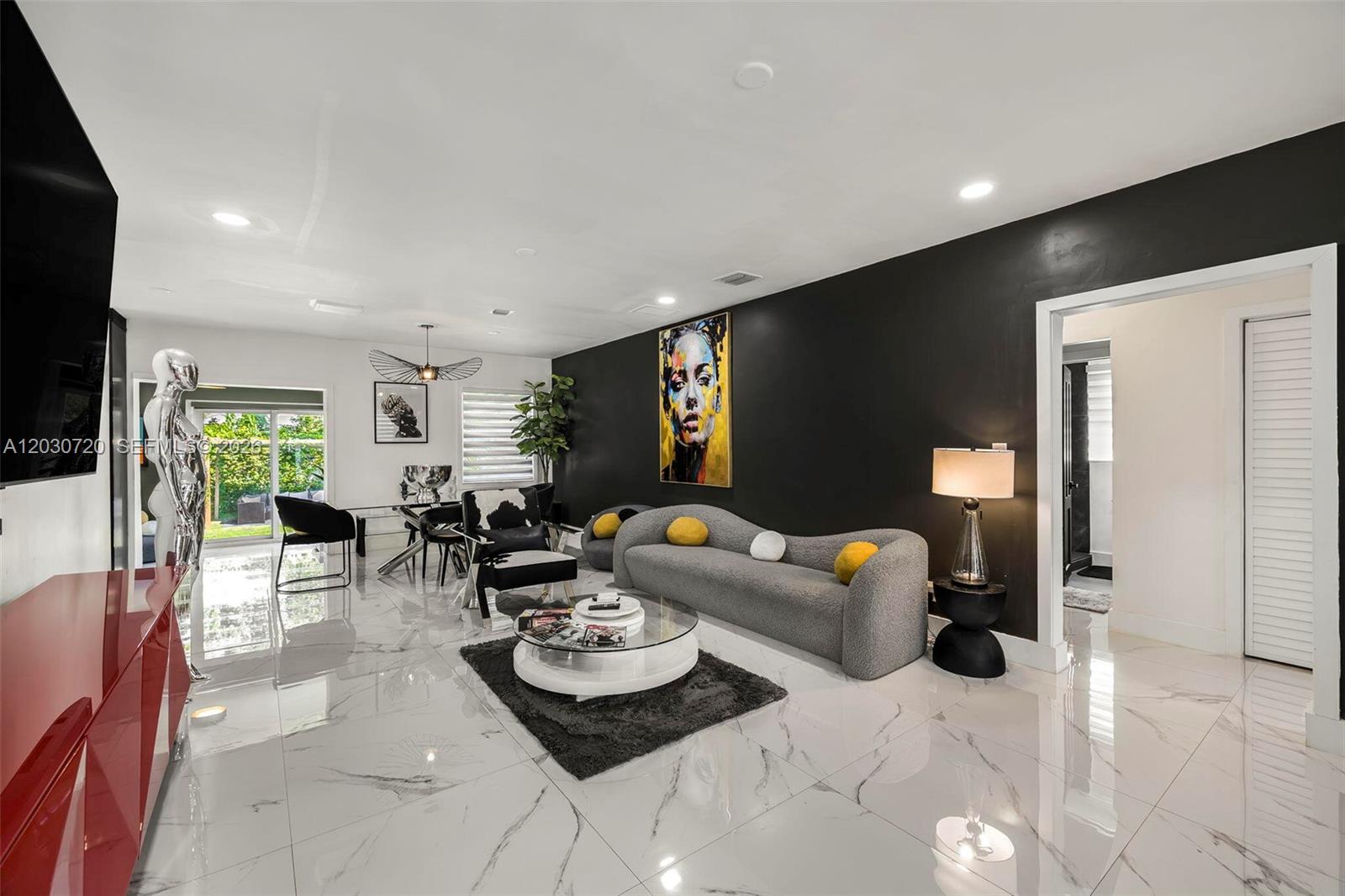 285 NW 45th St 0