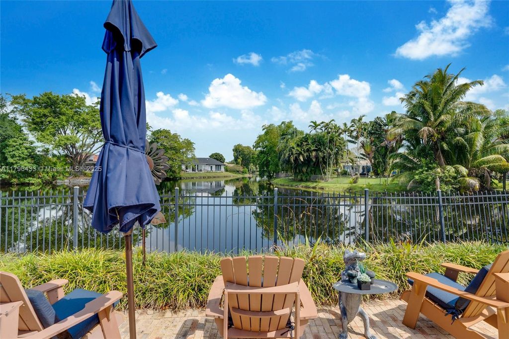 Photo of 610 Lake Dasha Cir, Plantation, FL 33324 (MLS # A11796433)